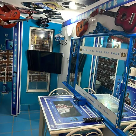 Elvis Attic Airport & * Catania